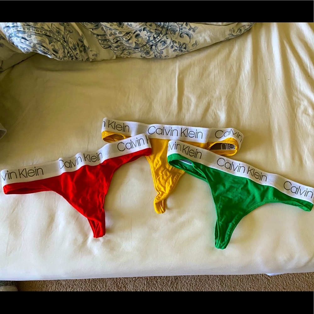 NWOT Calvin Klein Logo Cotton Thongs 3-Pack